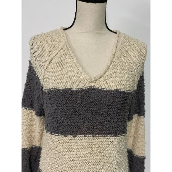 *SOLD* LA Hearts V-Neck Sweater Gray & White Size M - Picture 2 of 3